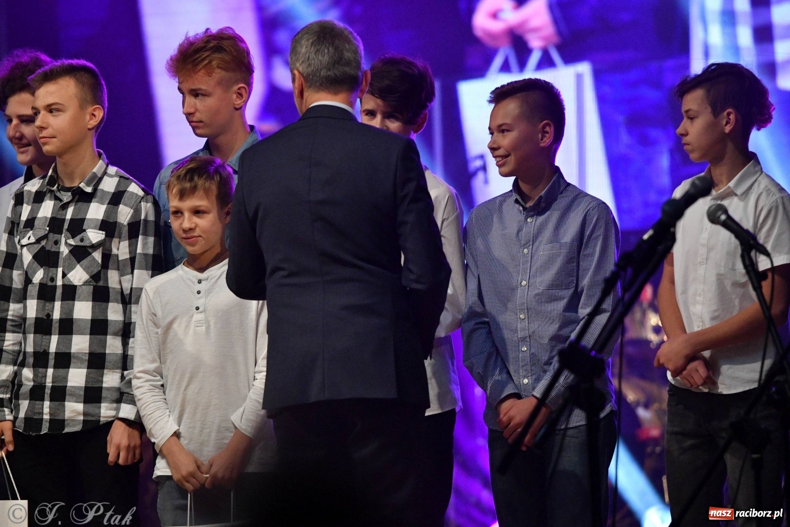 Zdjęcie w galerii na portalu naszraciborz.pl: Gala z okazji raciborskich Ogólnopolskich Obchodów Dni Praw Dziecka [FOTO i WIDEO] wiadomości z regionu