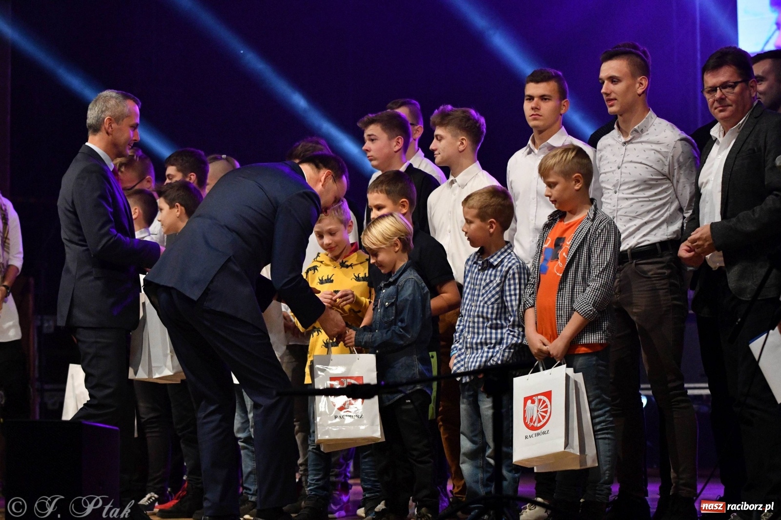 Zdjęcie w galerii na portalu naszraciborz.pl: Gala z okazji raciborskich Ogólnopolskich Obchodów Dni Praw Dziecka [FOTO i WIDEO] wiadomości z regionu