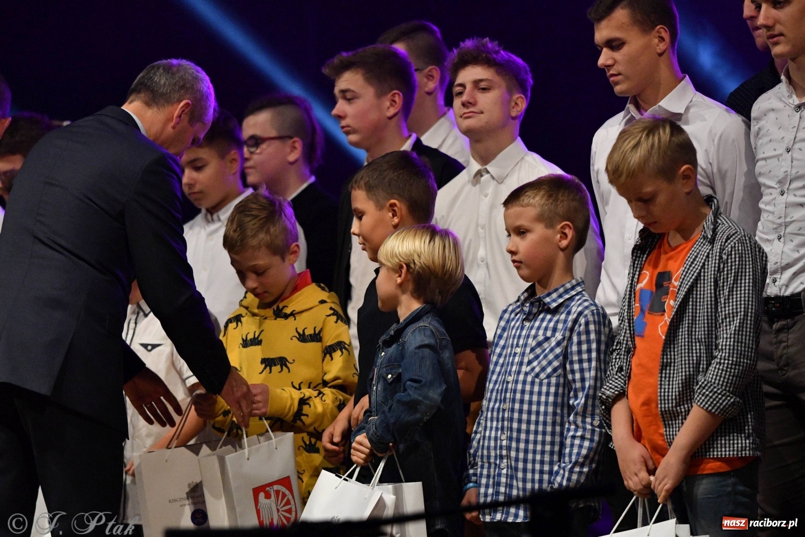 Zdjęcie w galerii na portalu naszraciborz.pl: Gala z okazji raciborskich Ogólnopolskich Obchodów Dni Praw Dziecka [FOTO i WIDEO] wiadomości z regionu