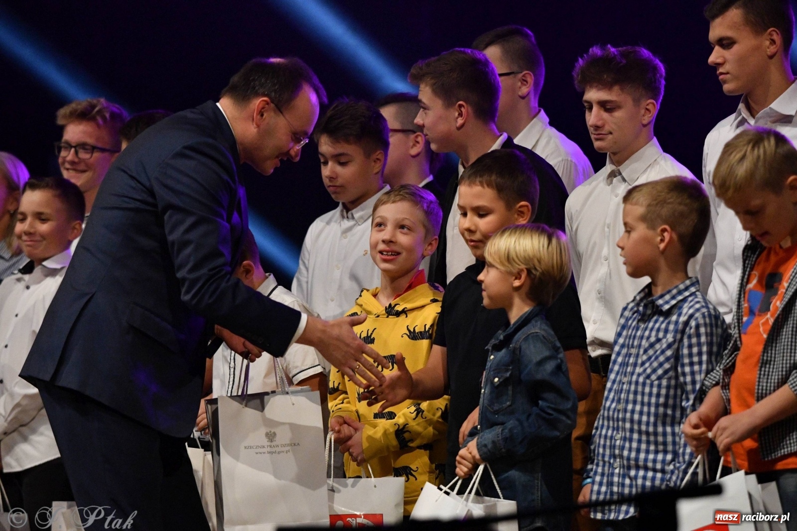 Zdjęcie w galerii na portalu naszraciborz.pl: Gala z okazji raciborskich Ogólnopolskich Obchodów Dni Praw Dziecka [FOTO i WIDEO] wiadomości z regionu