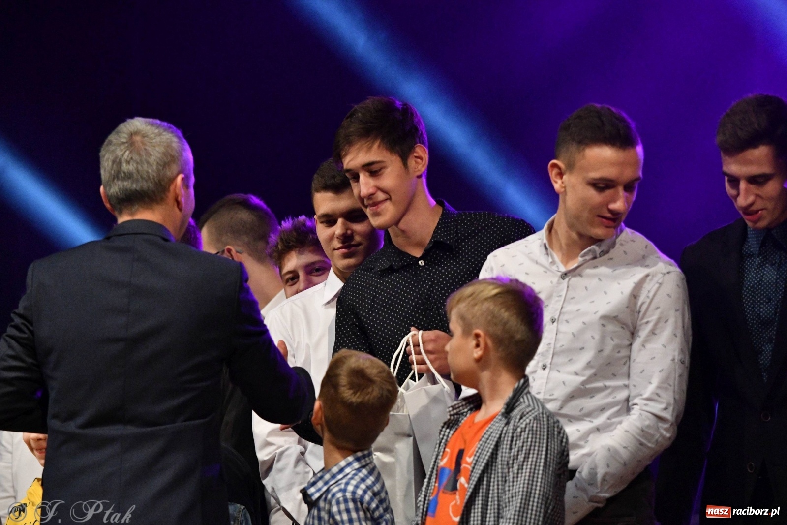 Zdjęcie w galerii na portalu naszraciborz.pl: Gala z okazji raciborskich Ogólnopolskich Obchodów Dni Praw Dziecka [FOTO i WIDEO] wiadomości z regionu