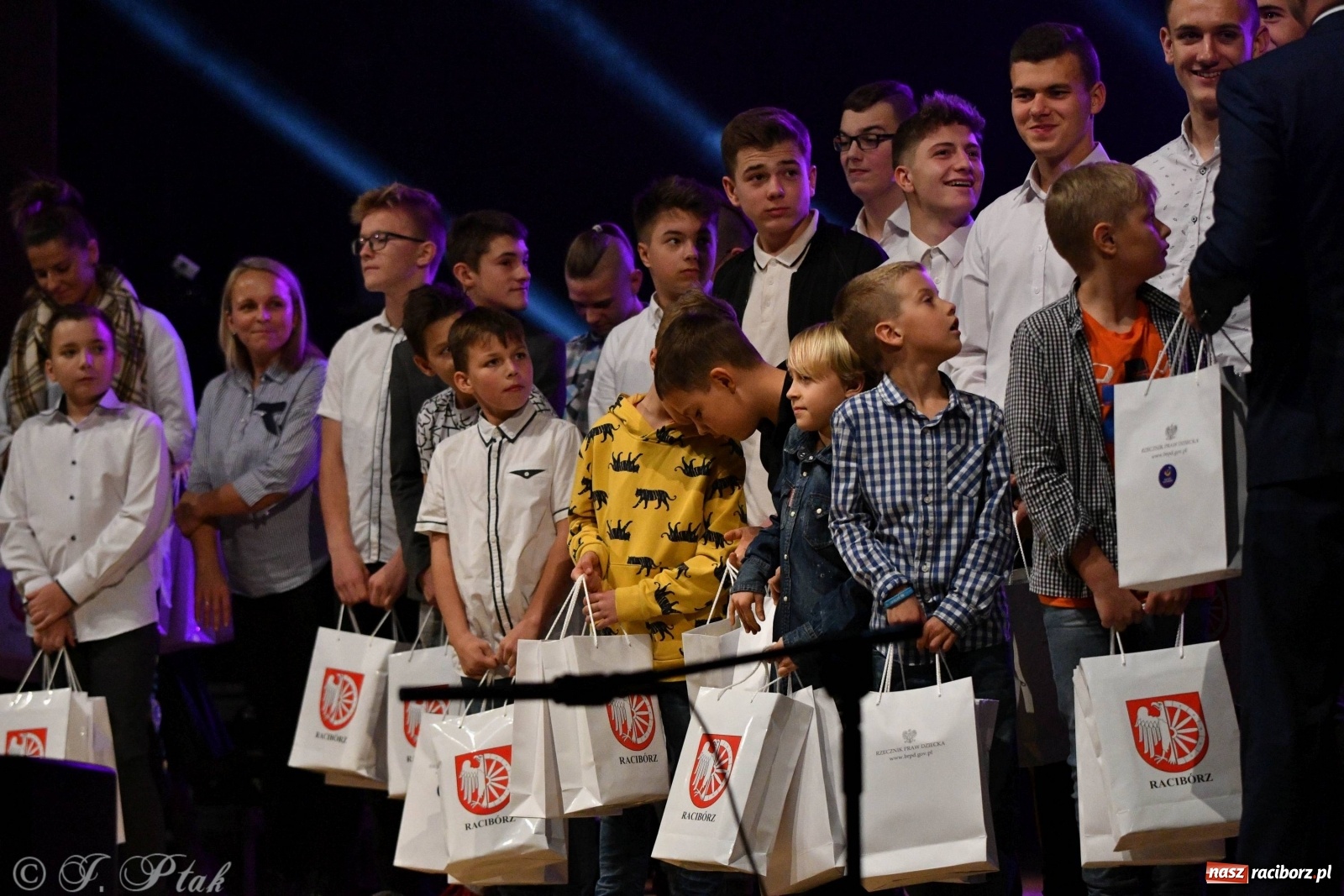 Zdjęcie w galerii na portalu naszraciborz.pl: Gala z okazji raciborskich Ogólnopolskich Obchodów Dni Praw Dziecka [FOTO i WIDEO] wiadomości z regionu