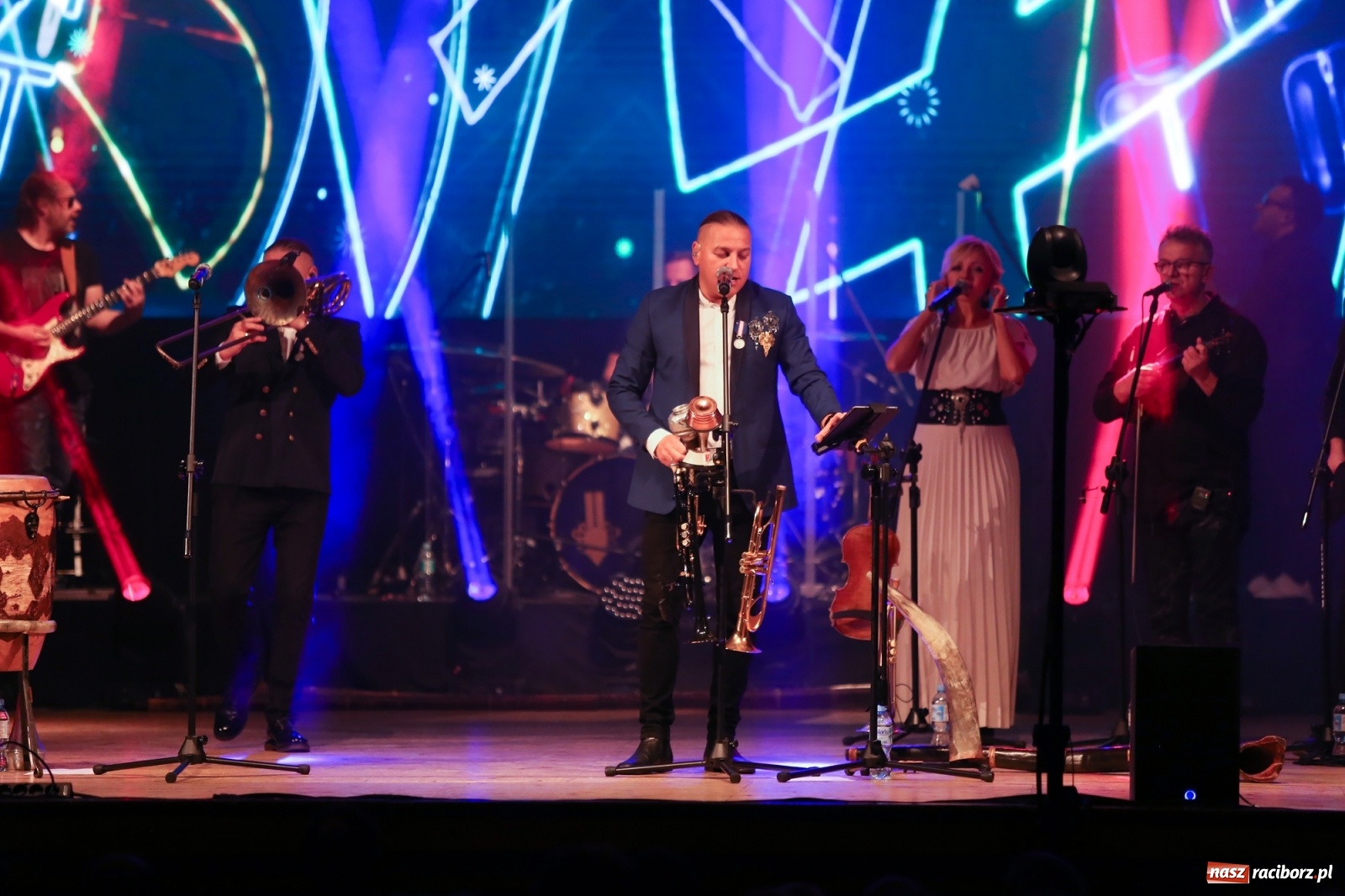 Zdjęcie w galerii na portalu naszraciborz.pl: Golec uOrkiestra zagrała w RCK [FOTO i WIDEO] wiadomości z regionu