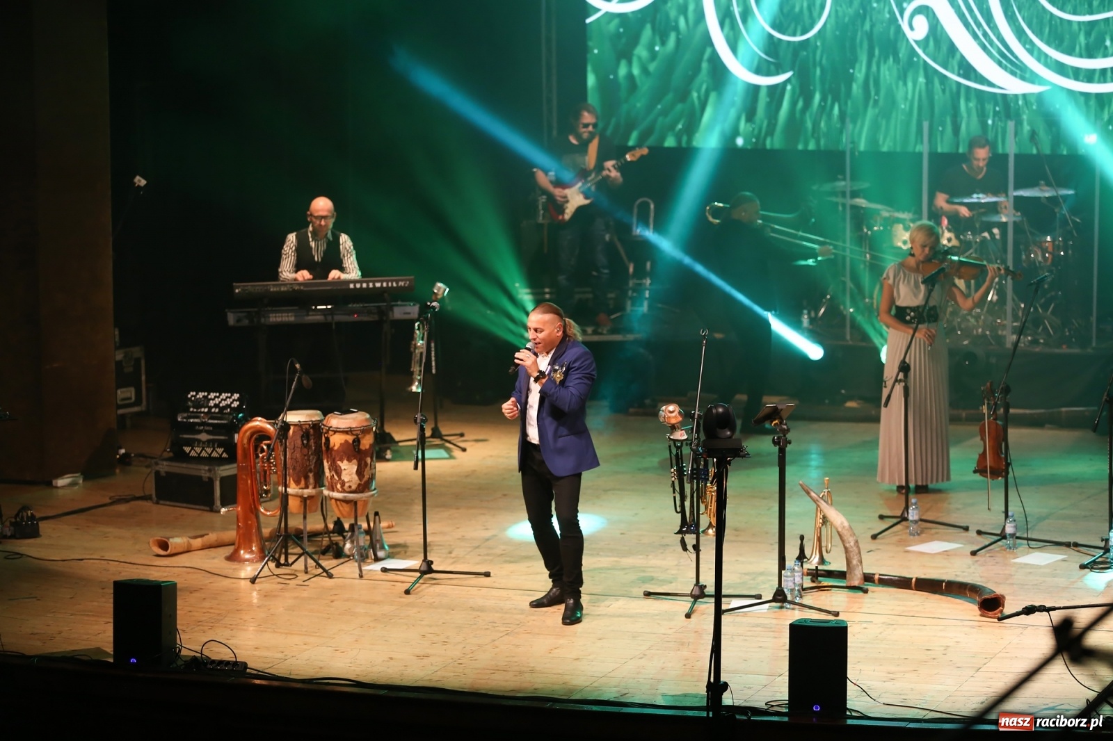 Zdjęcie w galerii na portalu naszraciborz.pl: Golec uOrkiestra zagrała w RCK [FOTO i WIDEO] wiadomości z regionu