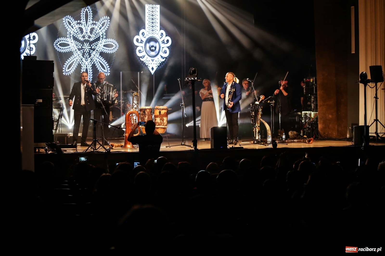 Zdjęcie w galerii na portalu naszraciborz.pl: Golec uOrkiestra zagrała w RCK [FOTO i WIDEO] wiadomości z regionu
