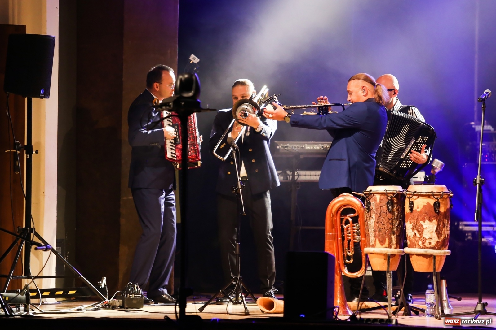 Zdjęcie w galerii na portalu naszraciborz.pl: Golec uOrkiestra zagrała w RCK [FOTO i WIDEO] wiadomości z regionu