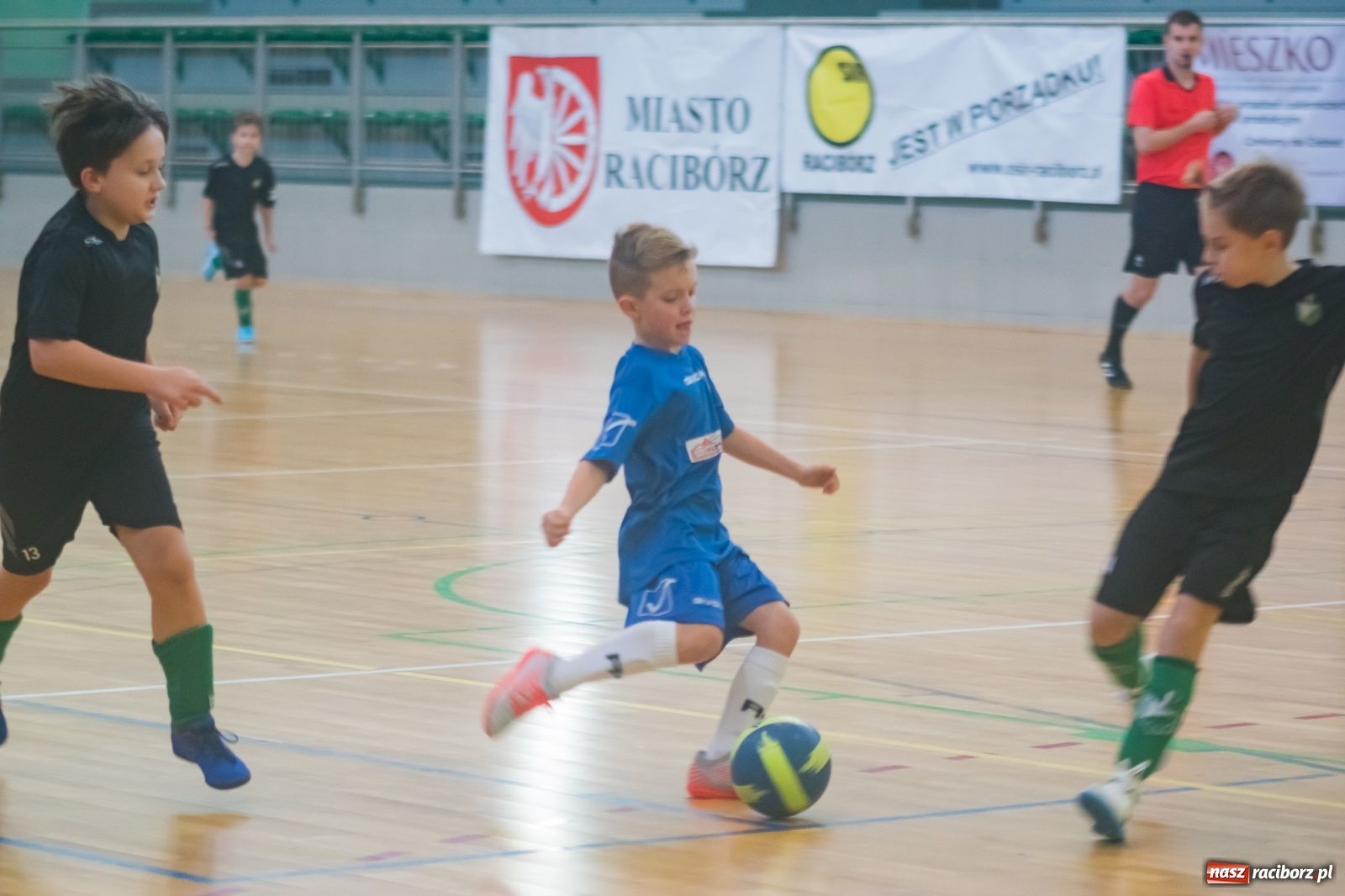 Zdjęcie w galerii na portalu naszraciborz.pl: Orliki młodsze walczyły w Arenie Rafako. Górnik Zabrze z Pucharem Prezesa [FOTO i WIDEO] wiadomości z regionu