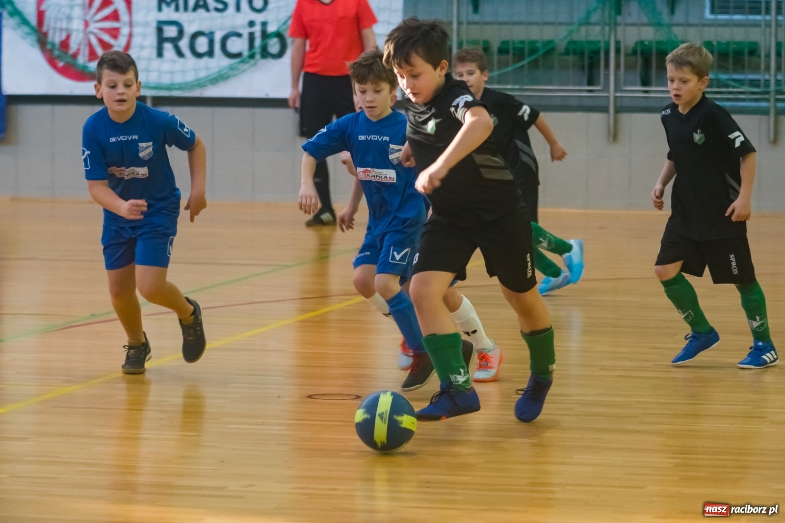 Zdjęcie w galerii na portalu naszraciborz.pl: Orliki młodsze walczyły w Arenie Rafako. Górnik Zabrze z Pucharem Prezesa [FOTO i WIDEO] wiadomości z regionu