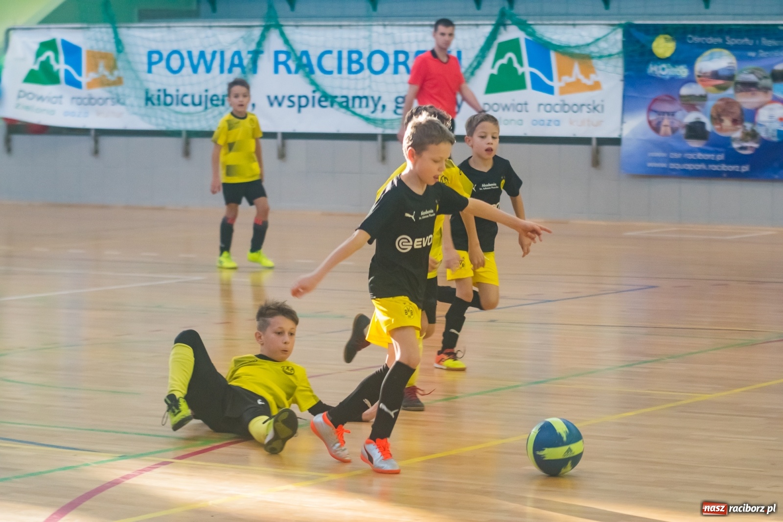 Zdjęcie w galerii na portalu naszraciborz.pl: Orliki młodsze walczyły w Arenie Rafako. Górnik Zabrze z Pucharem Prezesa [FOTO i WIDEO] wiadomości z regionu