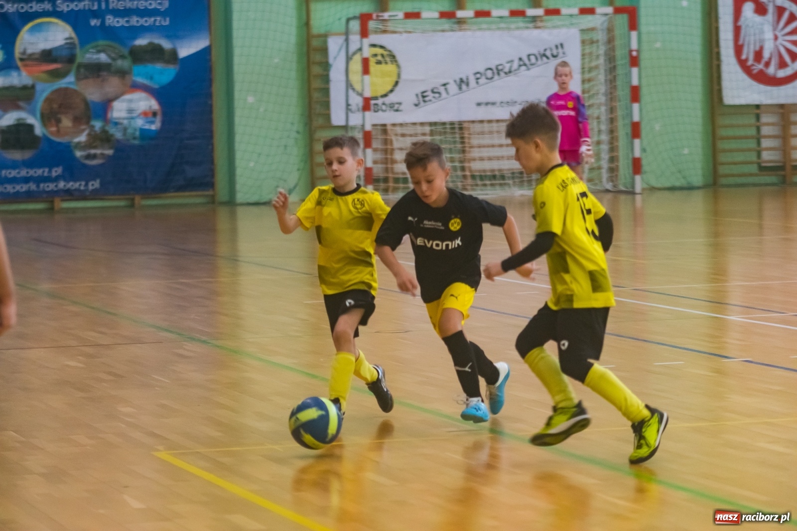 Zdjęcie w galerii na portalu naszraciborz.pl: Orliki młodsze walczyły w Arenie Rafako. Górnik Zabrze z Pucharem Prezesa [FOTO i WIDEO] wiadomości z regionu