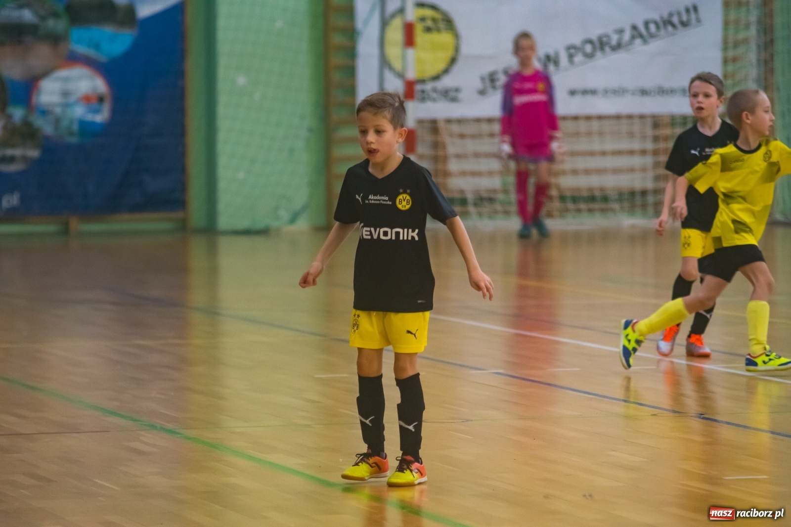 Zdjęcie w galerii na portalu naszraciborz.pl: Orliki młodsze walczyły w Arenie Rafako. Górnik Zabrze z Pucharem Prezesa [FOTO i WIDEO] wiadomości z regionu