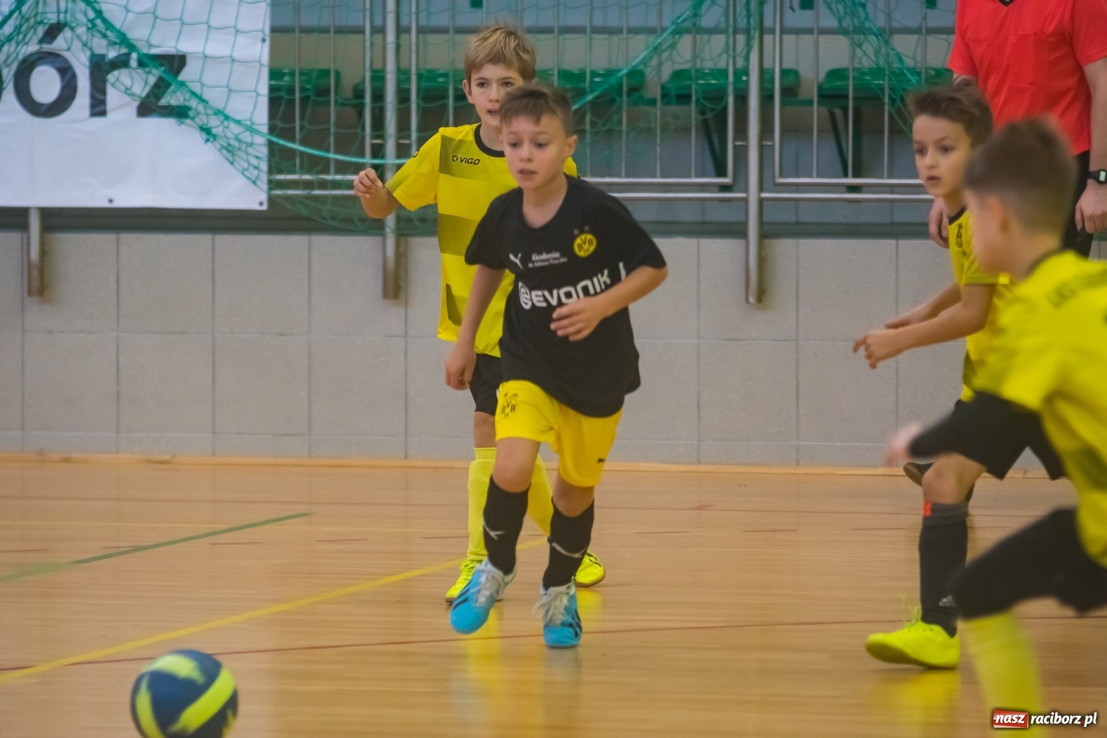 Zdjęcie w galerii na portalu naszraciborz.pl: Orliki młodsze walczyły w Arenie Rafako. Górnik Zabrze z Pucharem Prezesa [FOTO i WIDEO] wiadomości z regionu