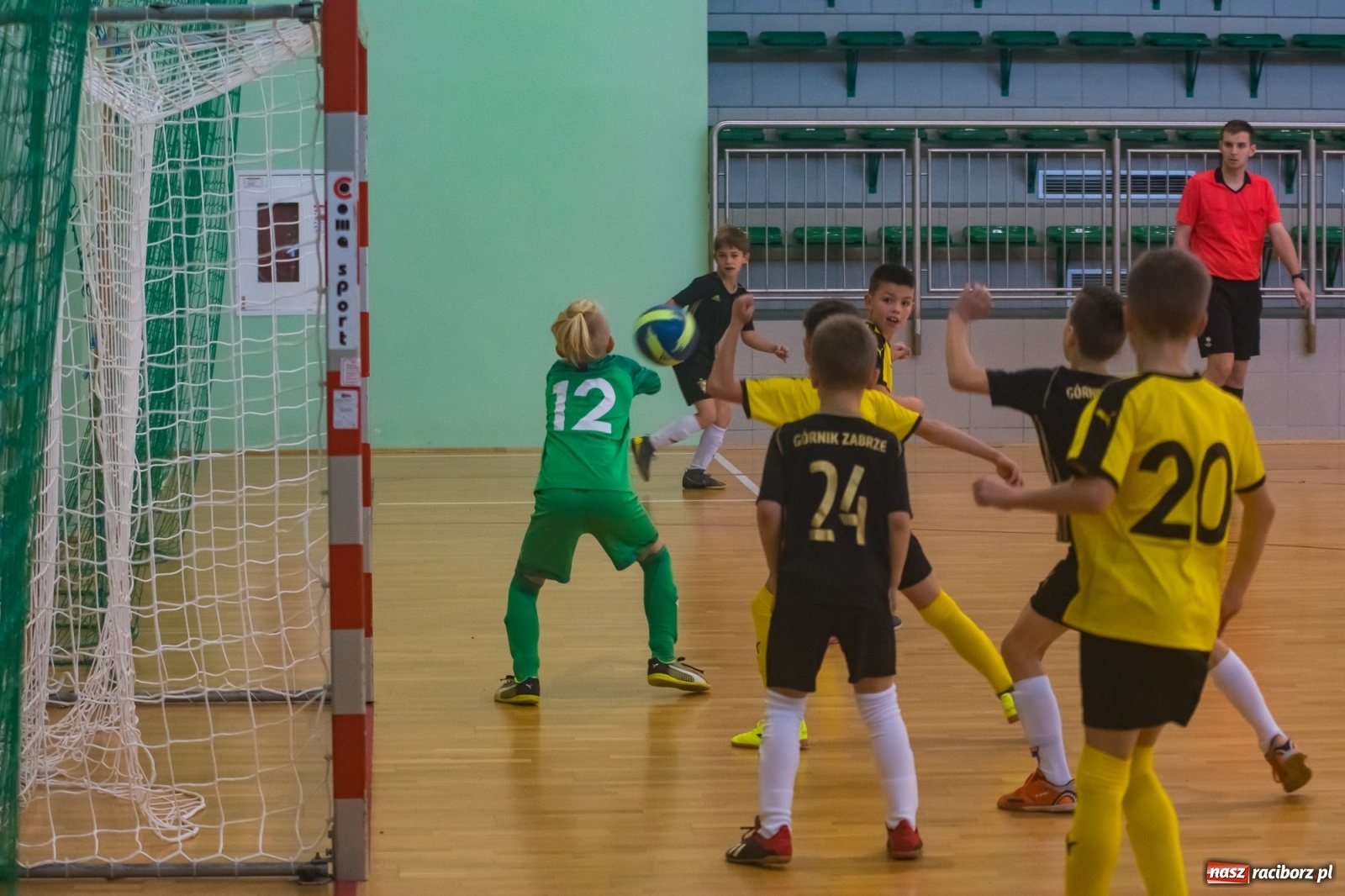 Zdjęcie w galerii na portalu naszraciborz.pl: Orliki młodsze walczyły w Arenie Rafako. Górnik Zabrze z Pucharem Prezesa [FOTO i WIDEO] wiadomości z regionu