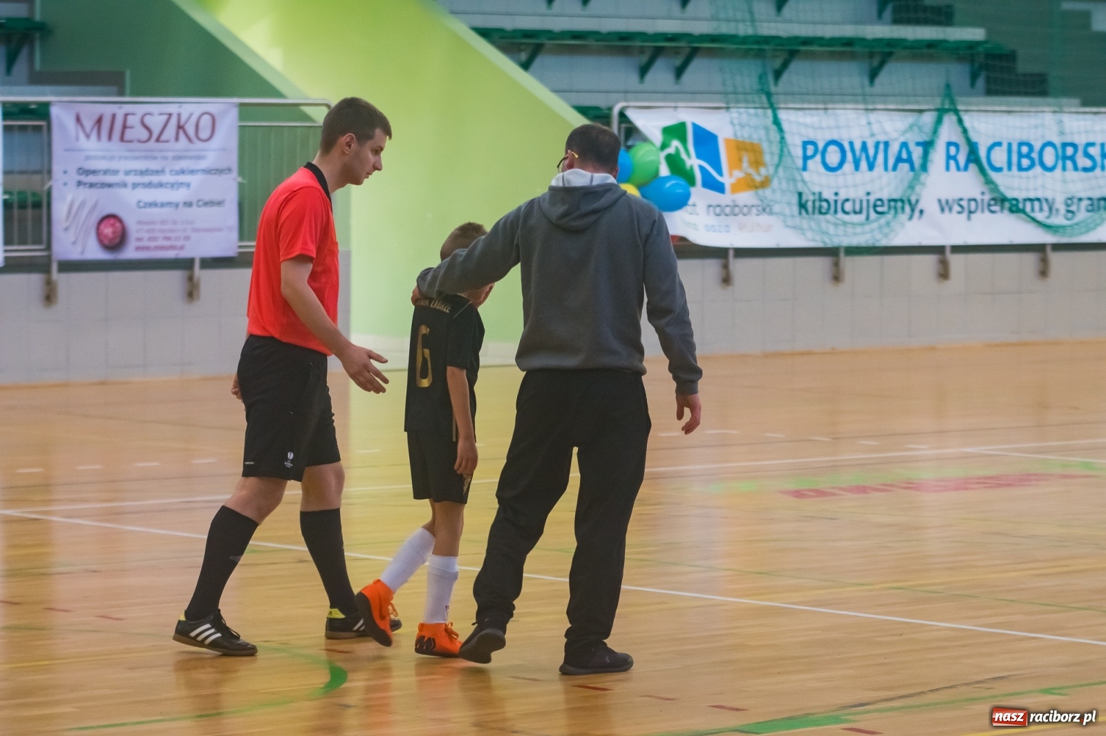 Zdjęcie w galerii na portalu naszraciborz.pl: Orliki młodsze walczyły w Arenie Rafako. Górnik Zabrze z Pucharem Prezesa [FOTO i WIDEO] wiadomości z regionu