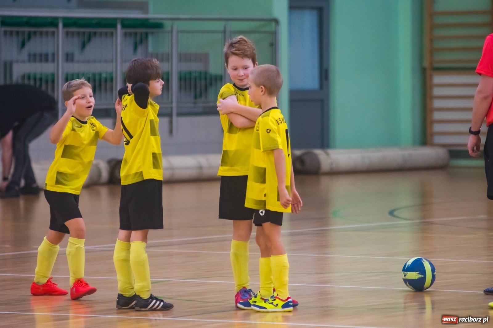 Zdjęcie w galerii na portalu naszraciborz.pl: Orliki młodsze walczyły w Arenie Rafako. Górnik Zabrze z Pucharem Prezesa [FOTO i WIDEO] wiadomości z regionu