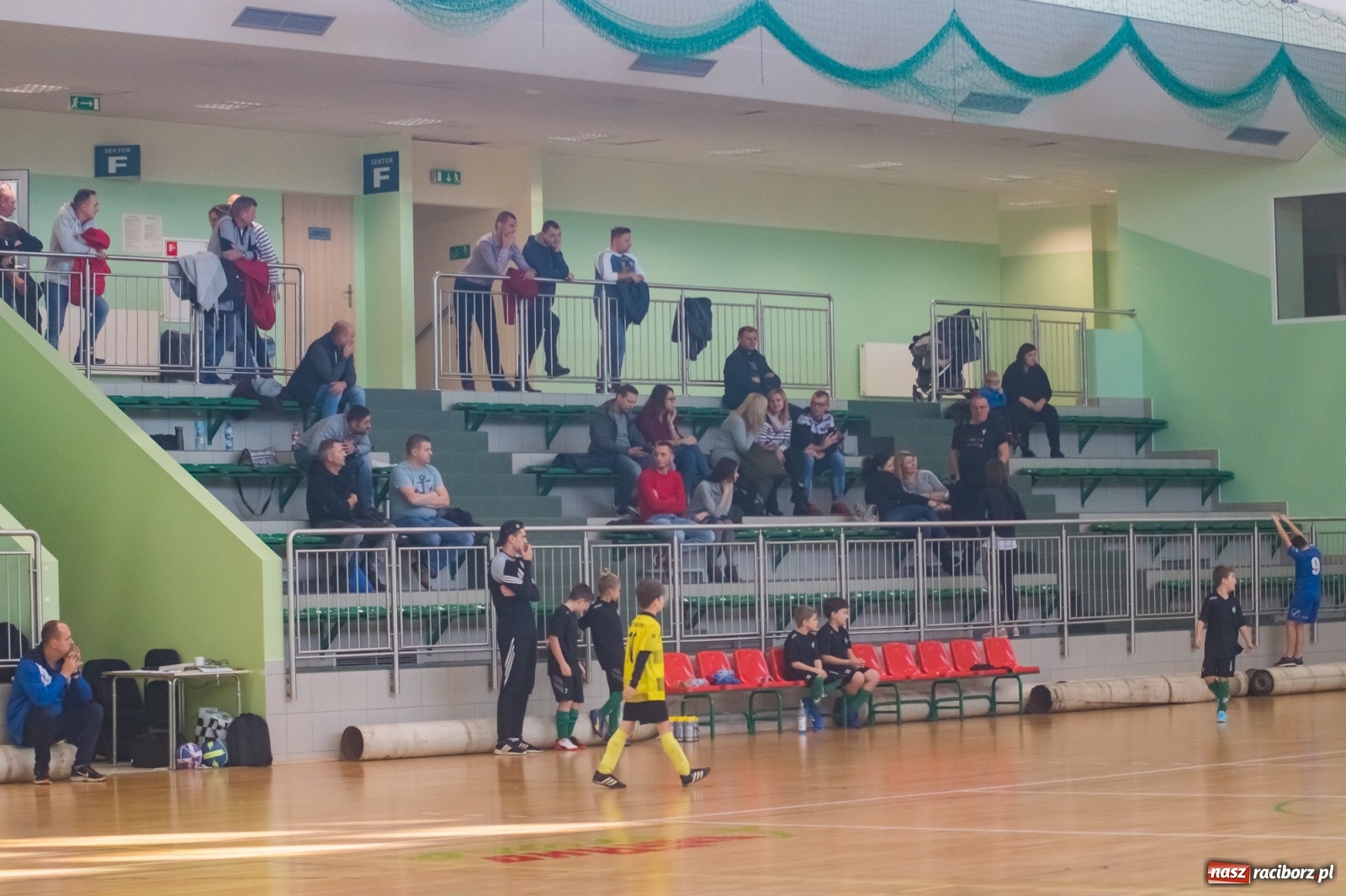 Zdjęcie w galerii na portalu naszraciborz.pl: Orliki młodsze walczyły w Arenie Rafako. Górnik Zabrze z Pucharem Prezesa [FOTO i WIDEO] wiadomości z regionu