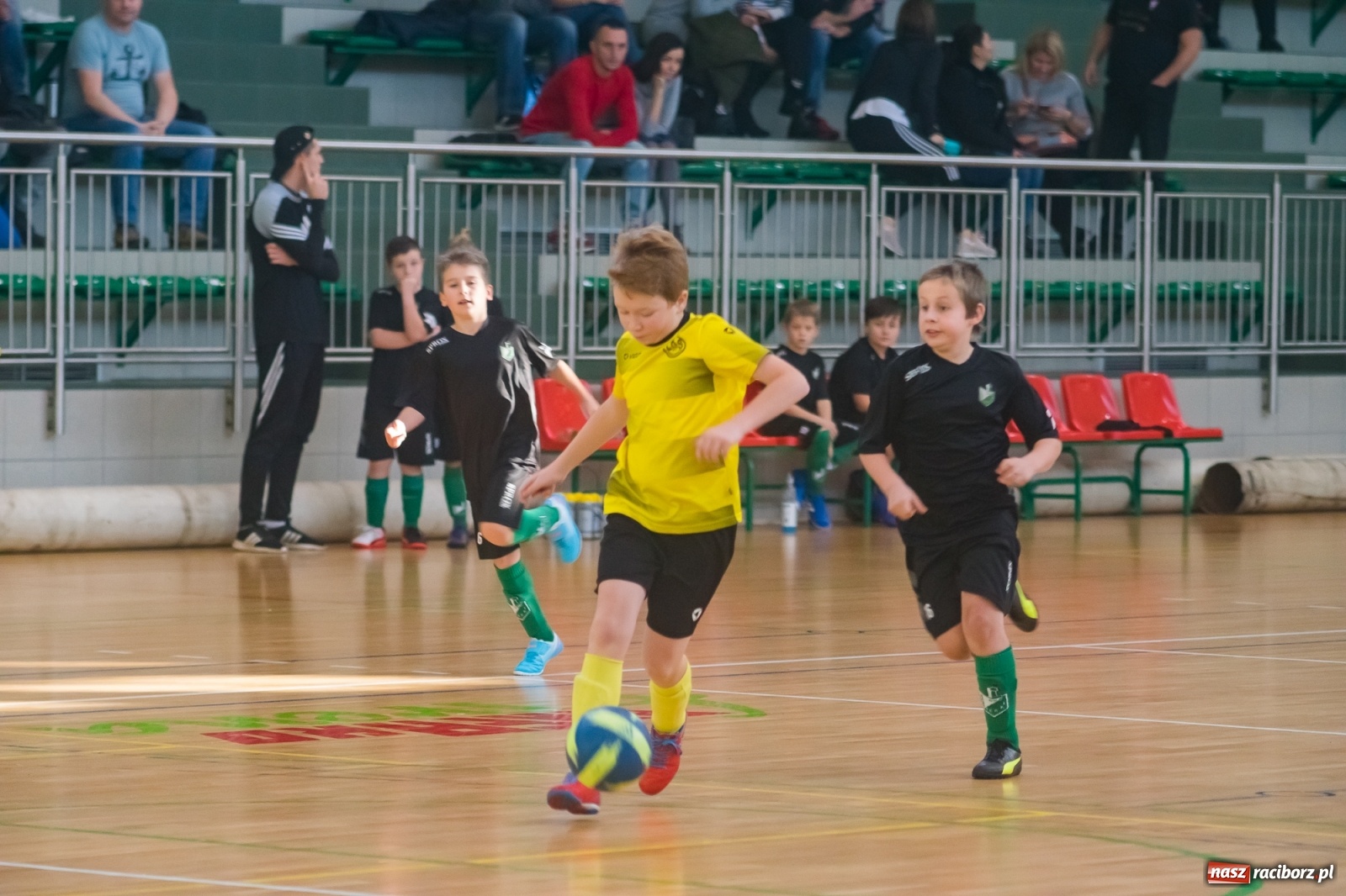 Zdjęcie w galerii na portalu naszraciborz.pl: Orliki młodsze walczyły w Arenie Rafako. Górnik Zabrze z Pucharem Prezesa [FOTO i WIDEO] wiadomości z regionu