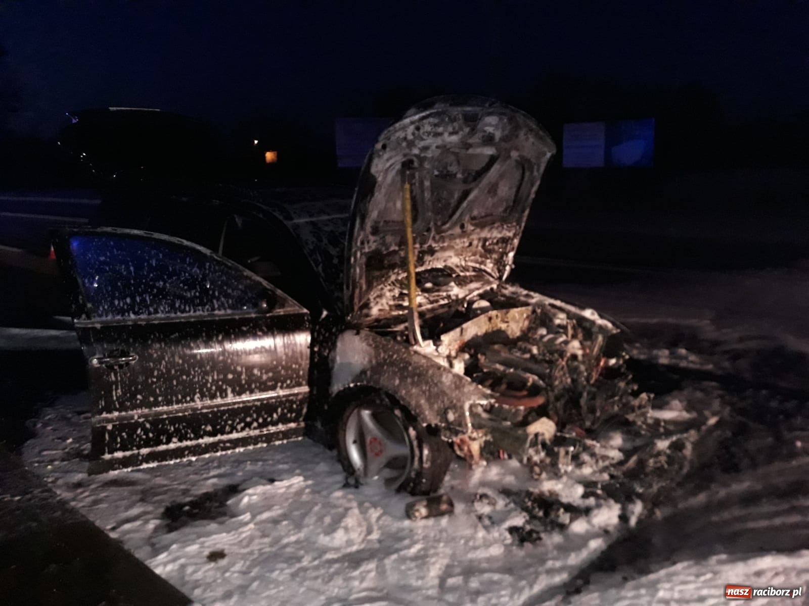 Zdjęcie w galerii na portalu naszraciborz.pl: Pożar samochodu na Rybnickiej [FOTO] wiadomości z regionu
