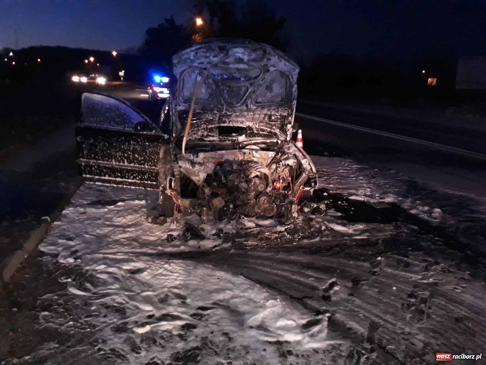 Zdjęcie w galerii na portalu naszraciborz.pl: Pożar samochodu na Rybnickiej [FOTO] wiadomości z regionu