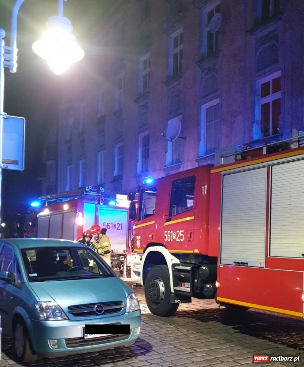 Zdjęcie w galerii na portalu naszraciborz.pl: Alarm na Solnej. Zgłoszenie zadymienia w mieszkaniu [FOTO] wiadomości z regionu