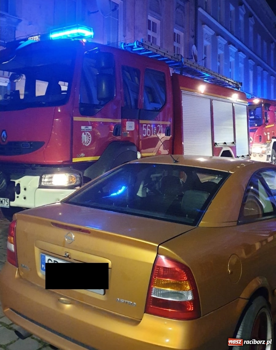 Zdjęcie w galerii na portalu naszraciborz.pl: Alarm na Solnej. Zgłoszenie zadymienia w mieszkaniu [FOTO] wiadomości z regionu