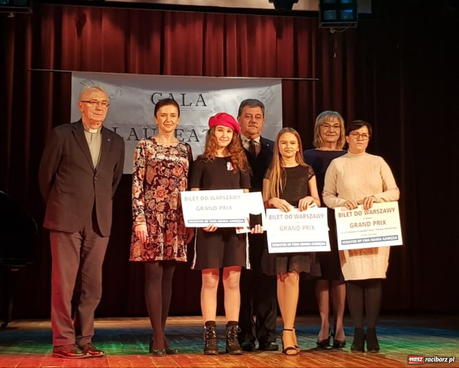 Zdjęcie w galerii na portalu naszraciborz.pl: Na patriotyczną nutę. Sukces wokalistek z SP 15 w Raciborzu wiadomości z regionu