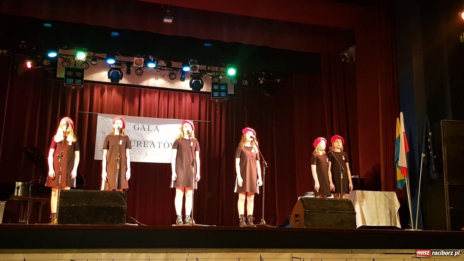 Zdjęcie w galerii na portalu naszraciborz.pl: Na patriotyczną nutę. Sukces wokalistek z SP 15 w Raciborzu wiadomości z regionu