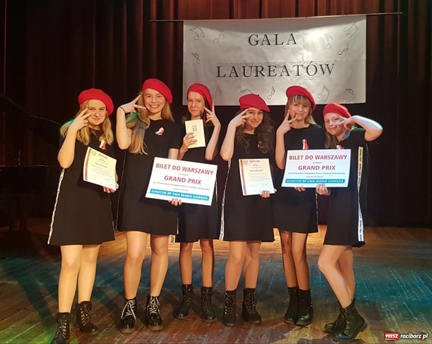 Zdjęcie w galerii na portalu naszraciborz.pl: Na patriotyczną nutę. Sukces wokalistek z SP 15 w Raciborzu wiadomości z regionu