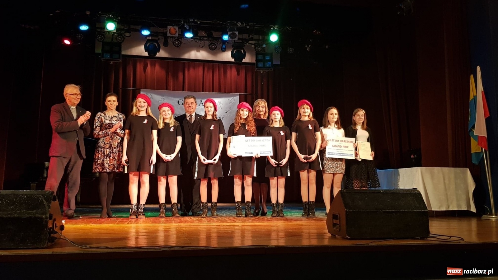 Zdjęcie w galerii na portalu naszraciborz.pl: Na patriotyczną nutę. Sukces wokalistek z SP 15 w Raciborzu wiadomości z regionu