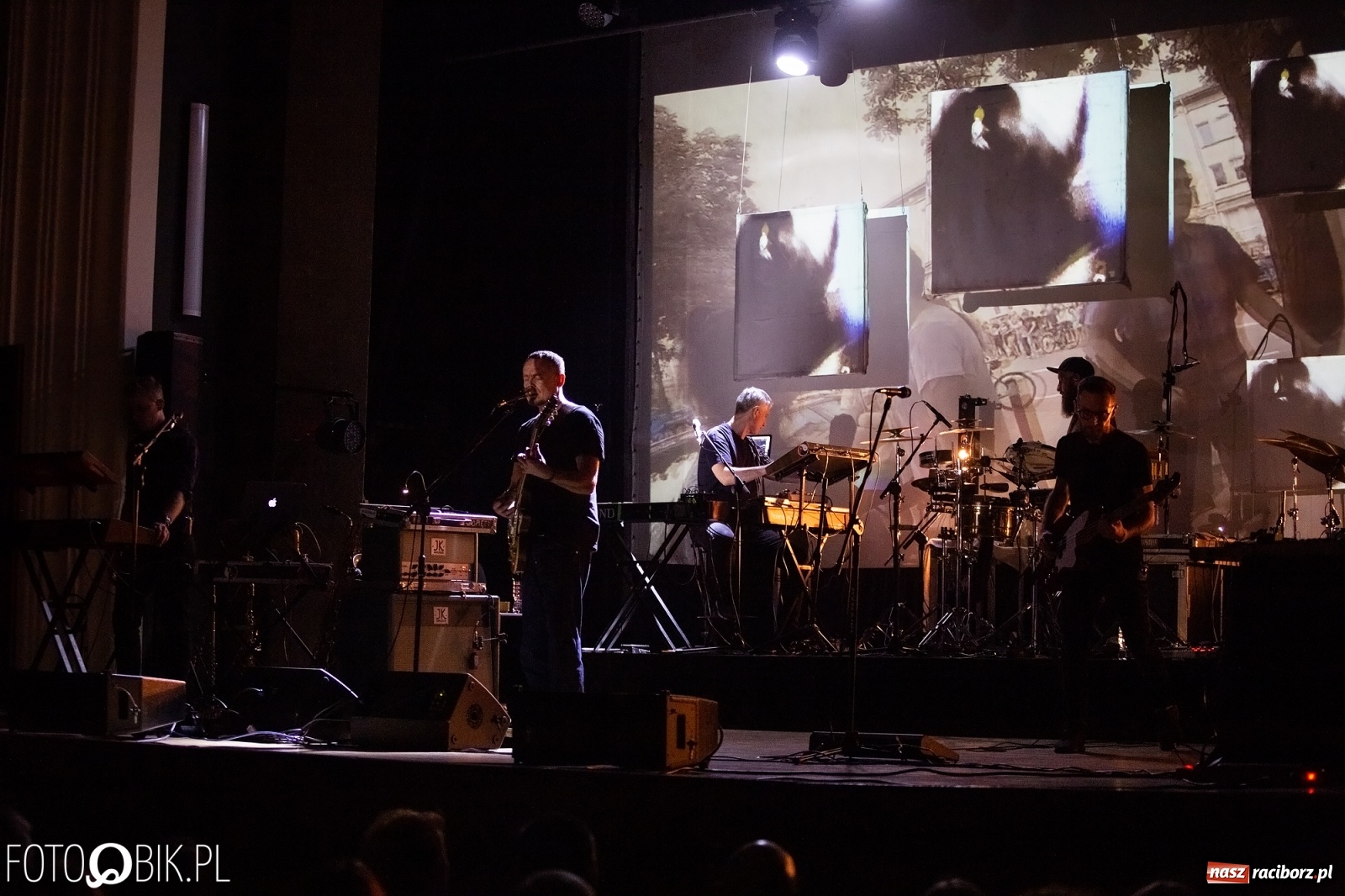 Zdjęcie w galerii na portalu naszraciborz.pl: Zespół Lao Che zagrał w Raciborskim Centrum Kultury wiadomości z regionu