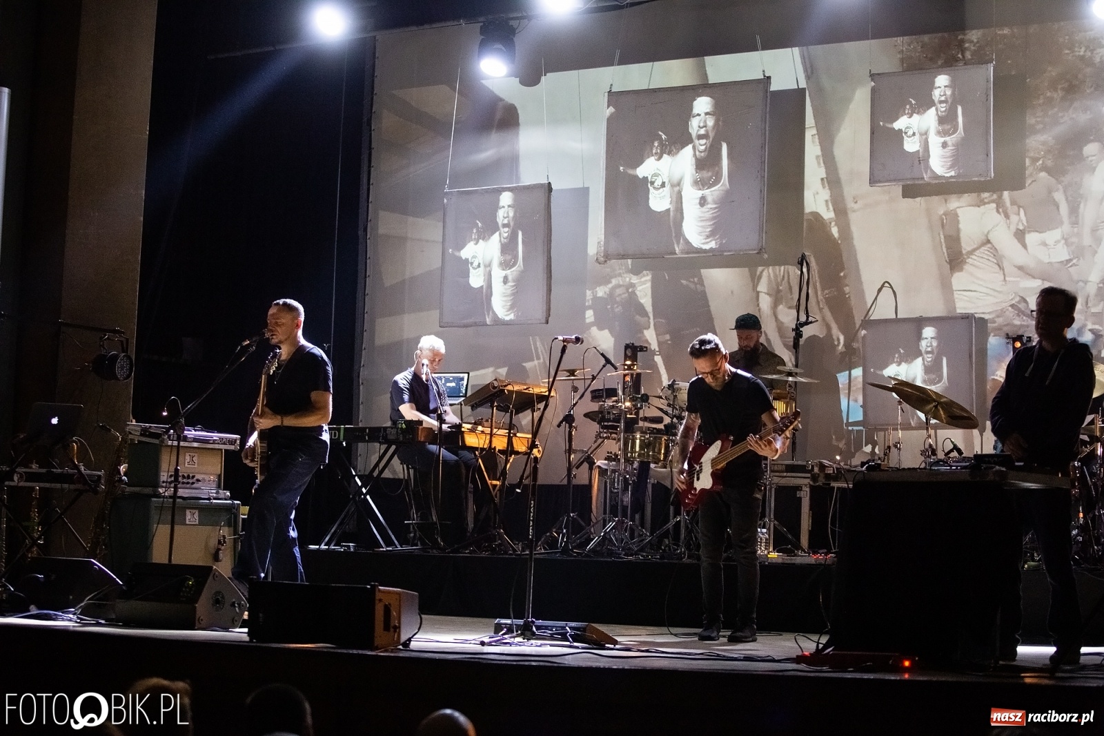 Zdjęcie w galerii na portalu naszraciborz.pl: Zespół Lao Che zagrał w Raciborskim Centrum Kultury wiadomości z regionu