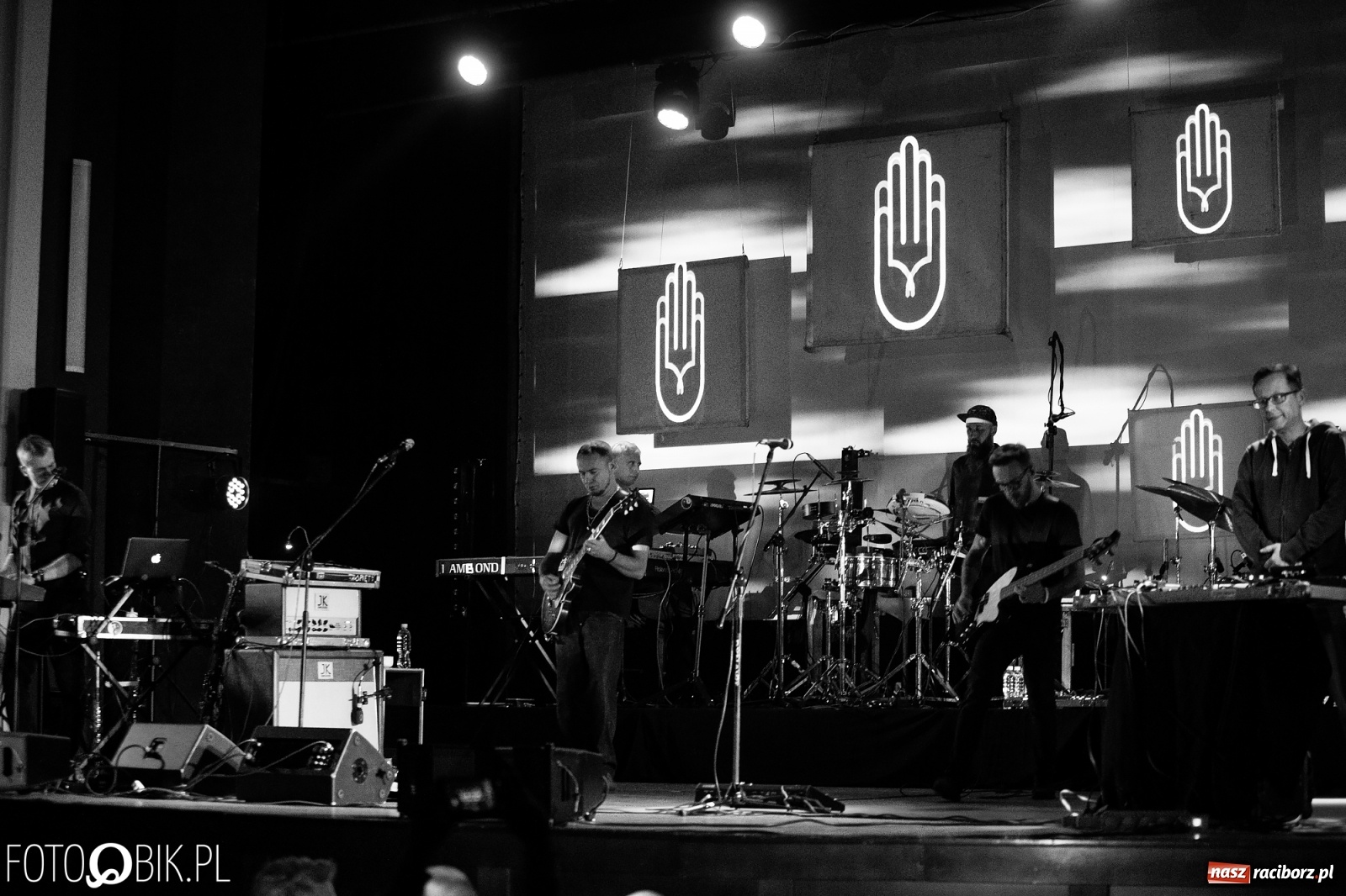 Zdjęcie w galerii na portalu naszraciborz.pl: Zespół Lao Che zagrał w Raciborskim Centrum Kultury wiadomości z regionu