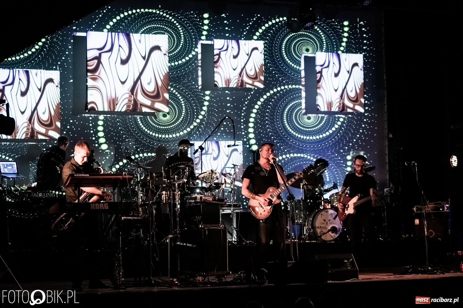 Zdjęcie w galerii na portalu naszraciborz.pl: Zespół Lao Che zagrał w Raciborskim Centrum Kultury wiadomości z regionu