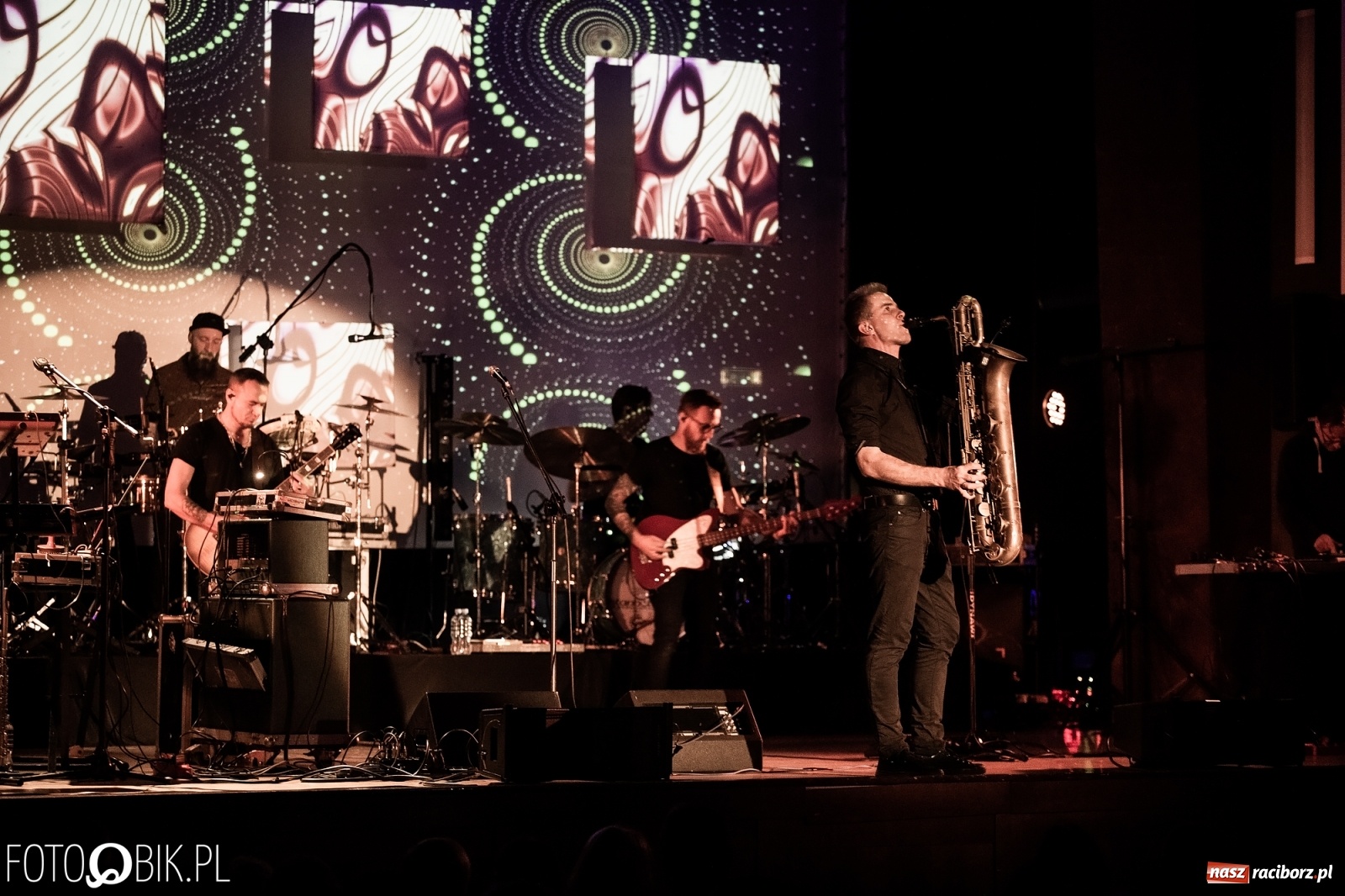 Zdjęcie w galerii na portalu naszraciborz.pl: Zespół Lao Che zagrał w Raciborskim Centrum Kultury wiadomości z regionu