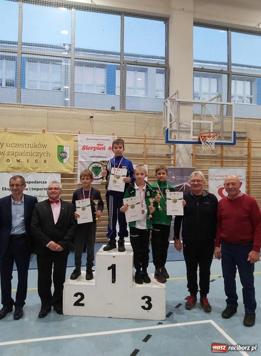 Zdjęcie w galerii na portalu naszraciborz.pl: Zapaśnicy Unii na turnieju barbórkowym w Katowicach wiadomości z regionu