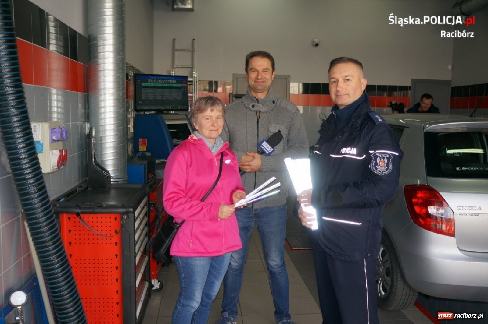 Zdjęcie w galerii na portalu naszraciborz.pl: Policja i diagnosta wspólnie kontrolowali ustawienie świateł wiadomości z regionu