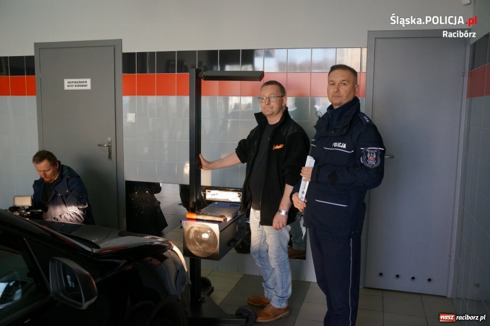 Zdjęcie w galerii na portalu naszraciborz.pl: Policja i diagnosta wspólnie kontrolowali ustawienie świateł wiadomości z regionu