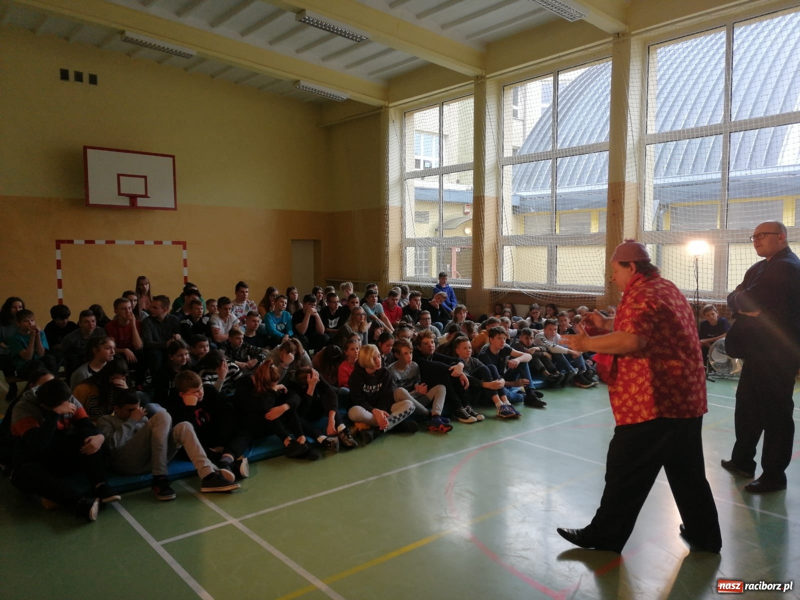 Zdjęcie w galerii na portalu naszraciborz.pl: Aktorzy w Pietrowicach Wielkich o bezpieczeństwie w sieci  wiadomości z regionu