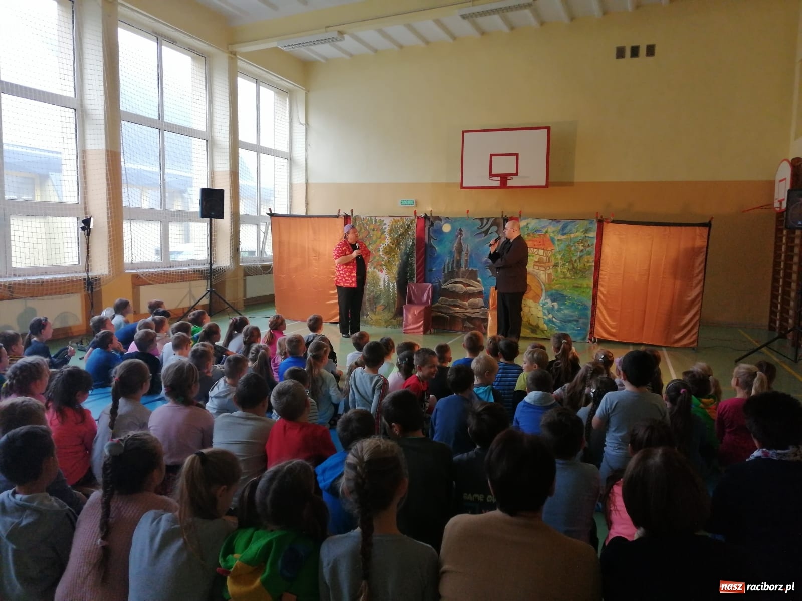 Zdjęcie w galerii na portalu naszraciborz.pl: Aktorzy w Pietrowicach Wielkich o bezpieczeństwie w sieci  wiadomości z regionu