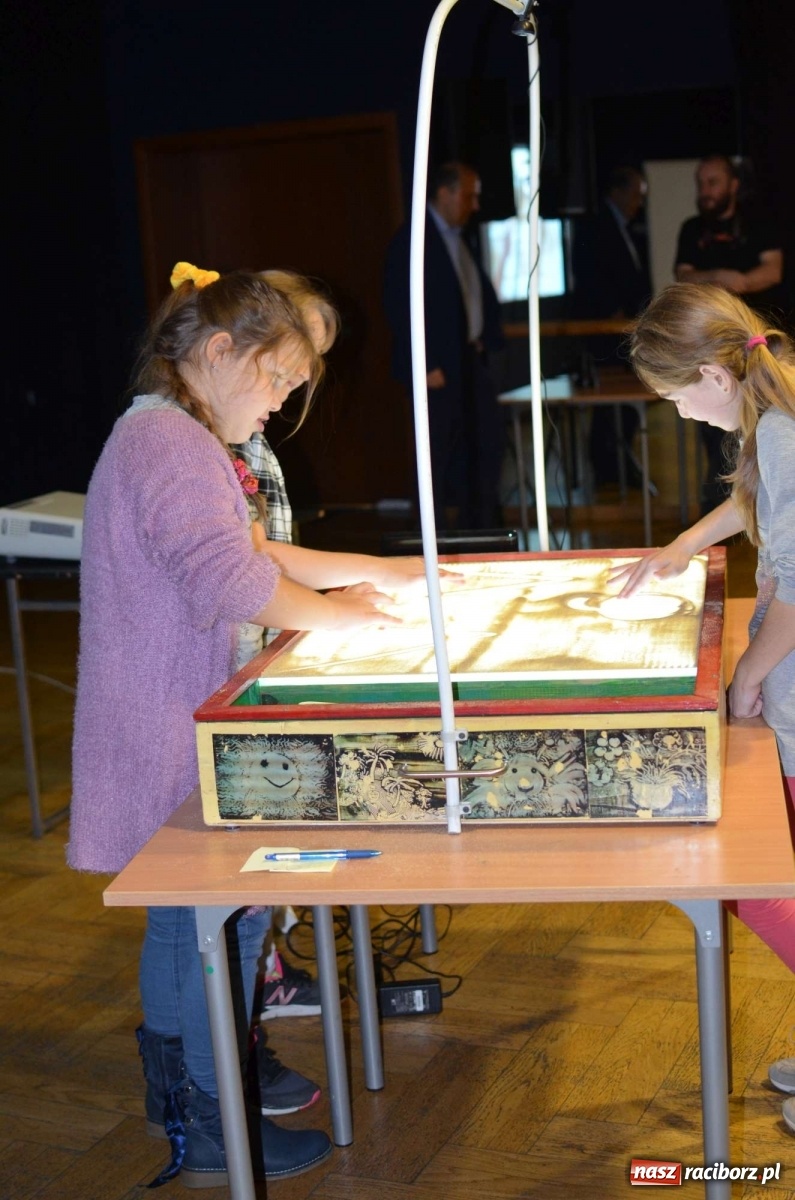Zdjęcie w galerii na portalu naszraciborz.pl: Warsztaty malowania piaskiem w RCK!  wiadomości z regionu