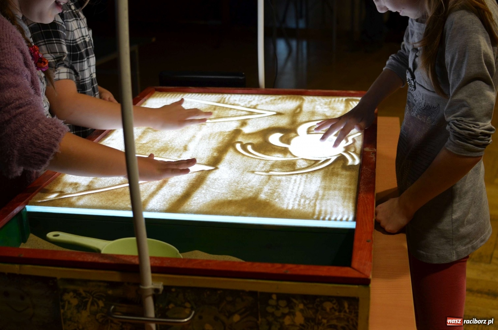 Zdjęcie w galerii na portalu naszraciborz.pl: Warsztaty malowania piaskiem w RCK!  wiadomości z regionu