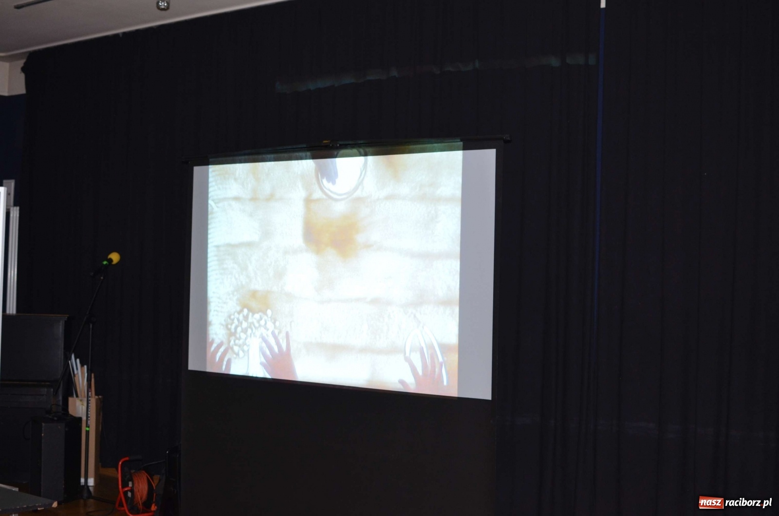 Zdjęcie w galerii na portalu naszraciborz.pl: Warsztaty malowania piaskiem w RCK!  wiadomości z regionu