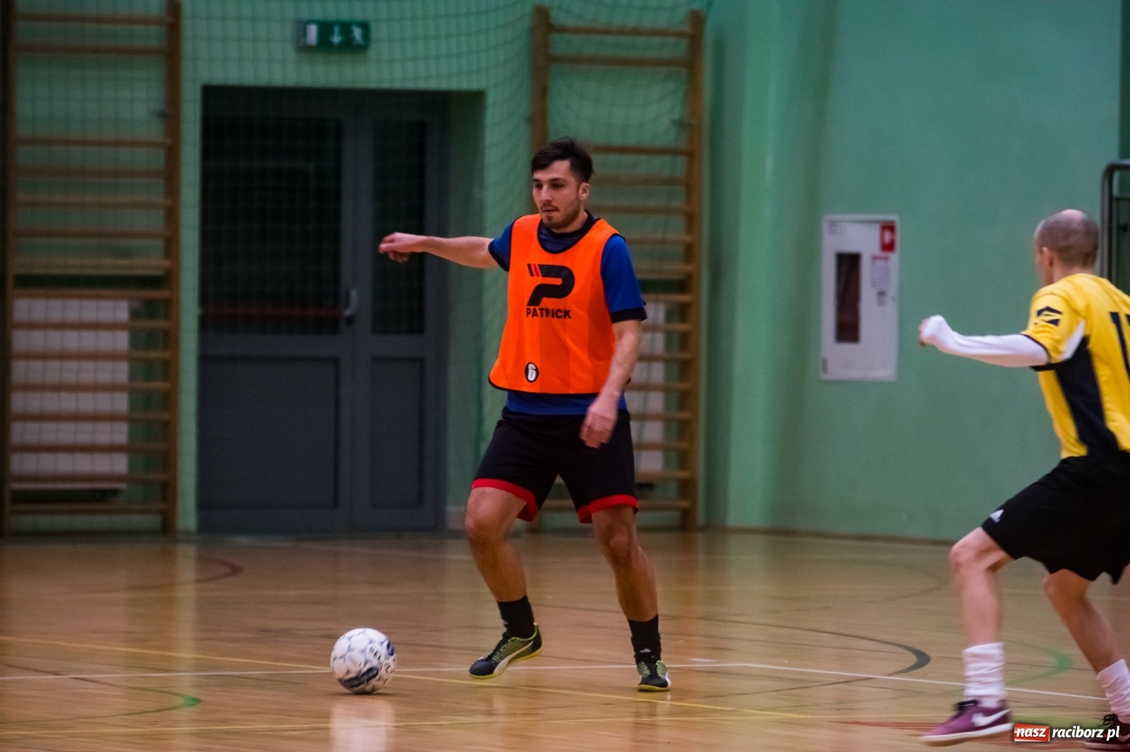 Zdjęcie w galerii na portalu naszraciborz.pl: Poniedziałek z futsalem w Arenie Rafako [FOTO] wiadomości z regionu