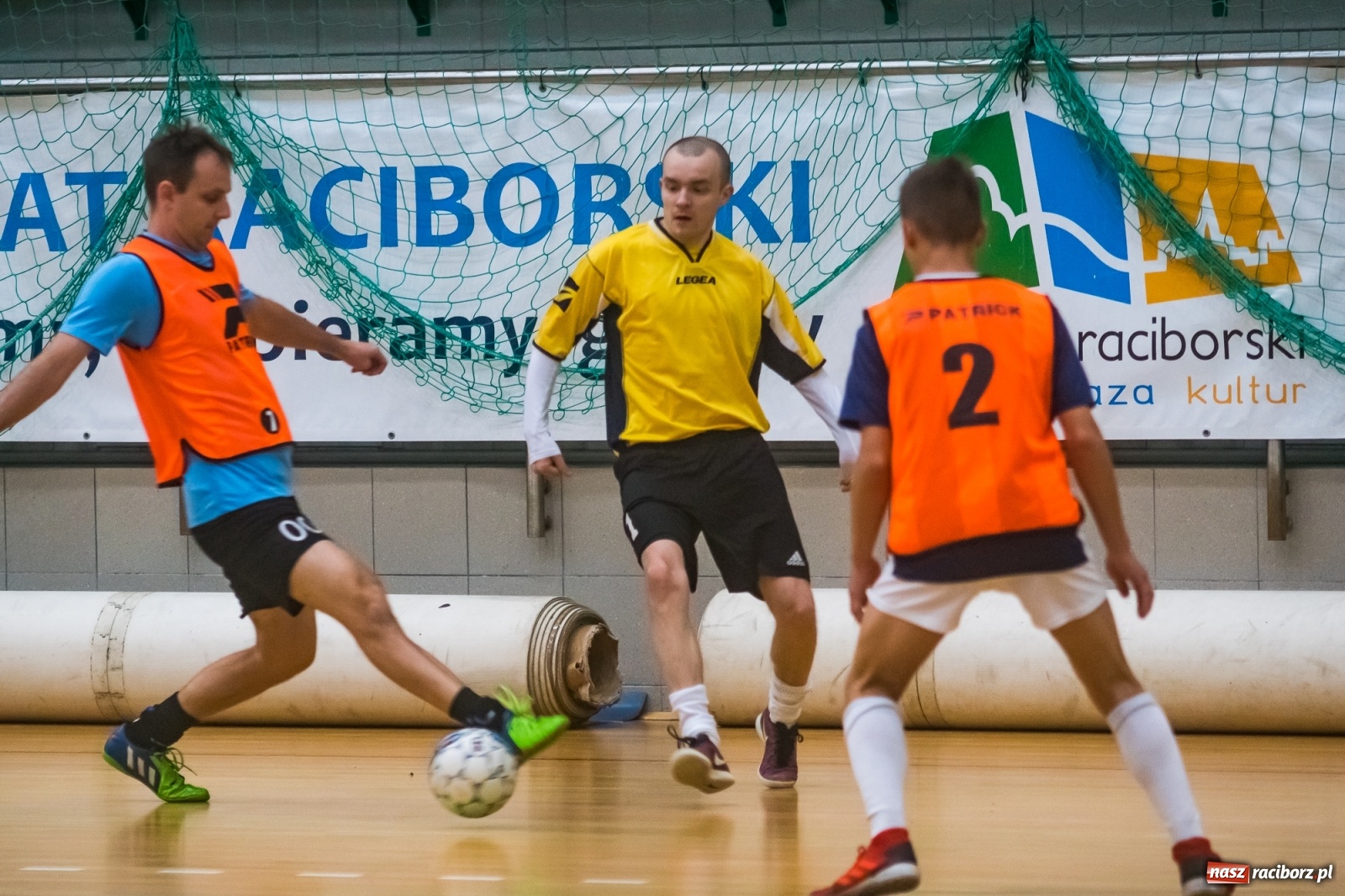 Zdjęcie w galerii na portalu naszraciborz.pl: Poniedziałek z futsalem w Arenie Rafako [FOTO] wiadomości z regionu