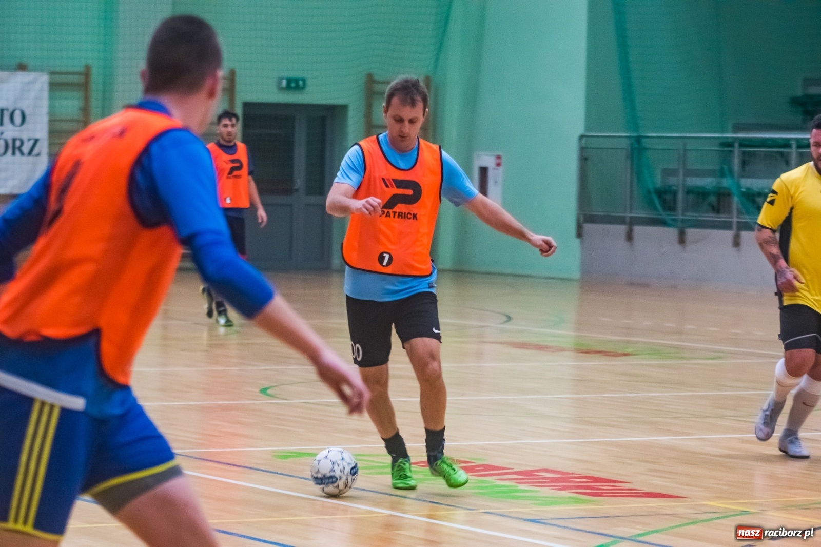 Zdjęcie w galerii na portalu naszraciborz.pl: Poniedziałek z futsalem w Arenie Rafako [FOTO] wiadomości z regionu