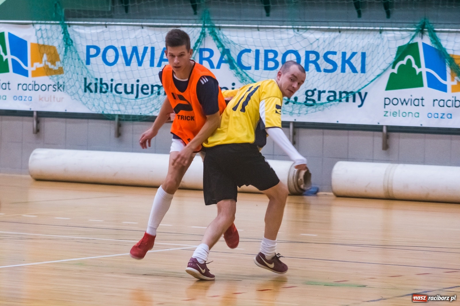 Zdjęcie w galerii na portalu naszraciborz.pl: Poniedziałek z futsalem w Arenie Rafako [FOTO] wiadomości z regionu