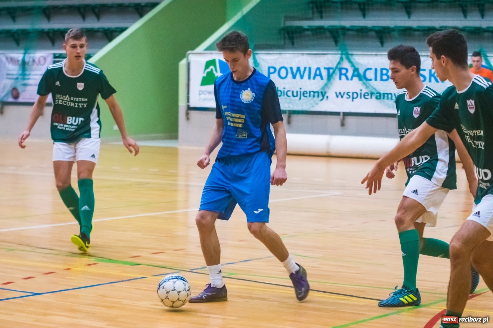 Zdjęcie w galerii na portalu naszraciborz.pl: Poniedziałek z futsalem w Arenie Rafako [FOTO] wiadomości z regionu