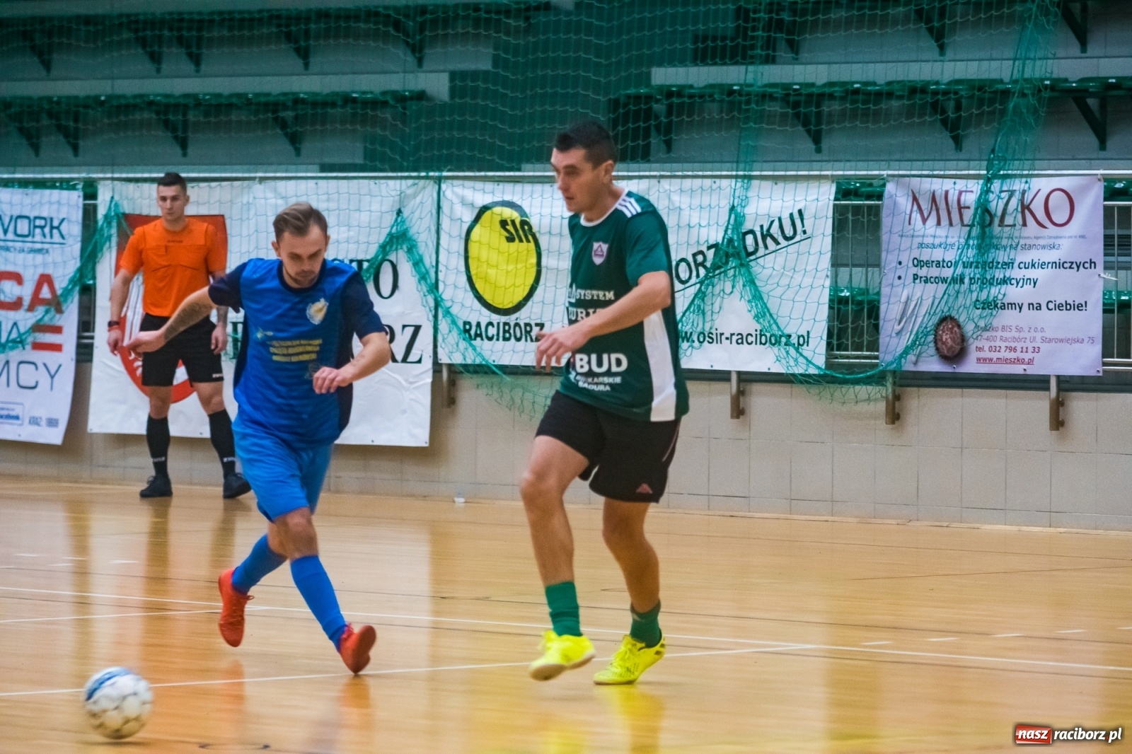 Zdjęcie w galerii na portalu naszraciborz.pl: Poniedziałek z futsalem w Arenie Rafako [FOTO] wiadomości z regionu