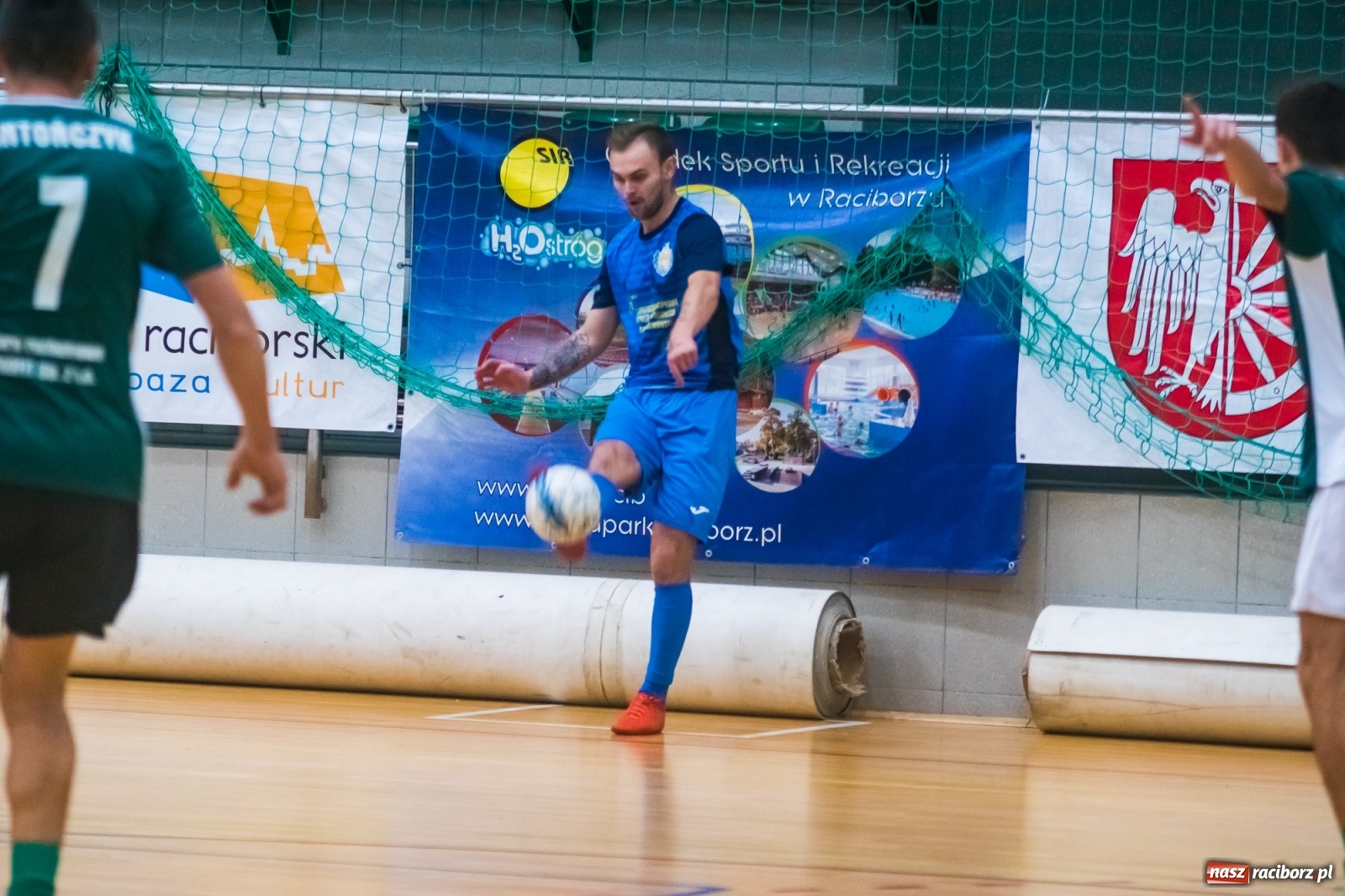Zdjęcie w galerii na portalu naszraciborz.pl: Poniedziałek z futsalem w Arenie Rafako [FOTO] wiadomości z regionu