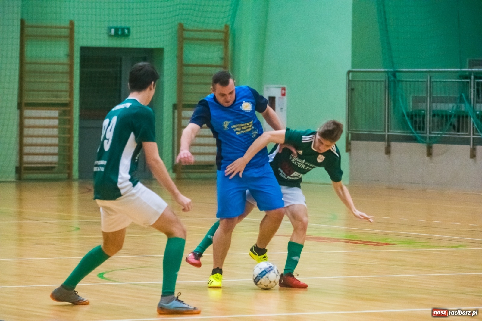 Zdjęcie w galerii na portalu naszraciborz.pl: Poniedziałek z futsalem w Arenie Rafako [FOTO] wiadomości z regionu